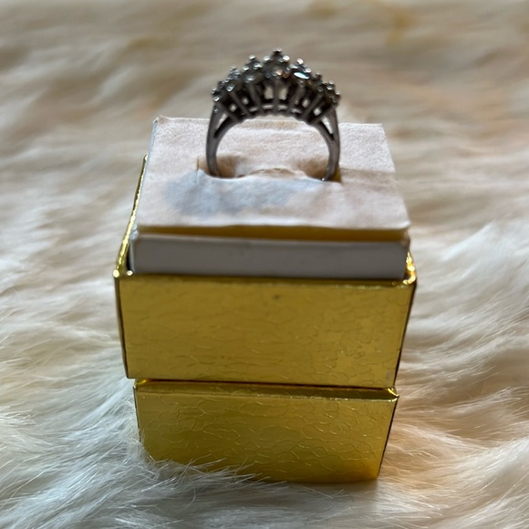 Sterling Silver .925 CZ Ladies Ring - Picture 1 of 2